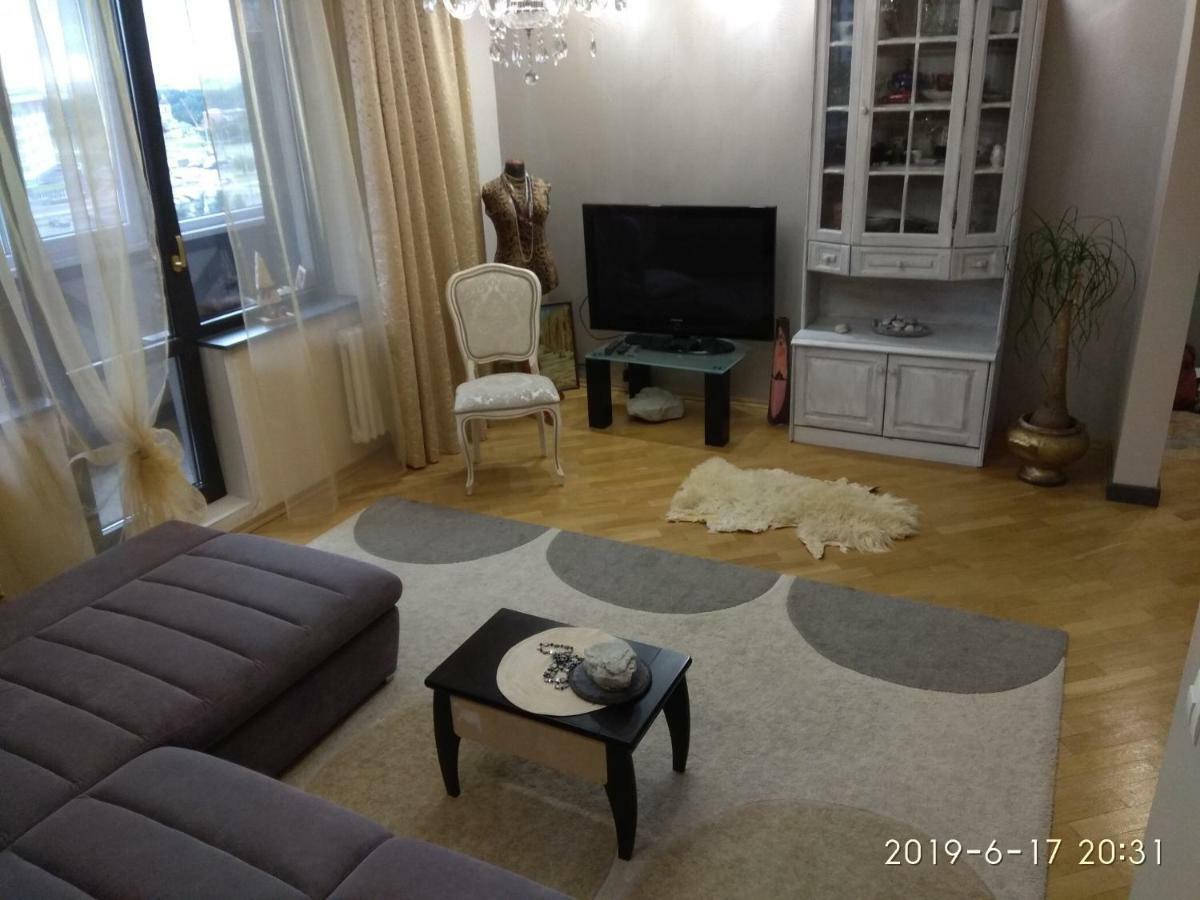 Apartamenty V Minske S Dwumä Spalnyami Luaran gambar