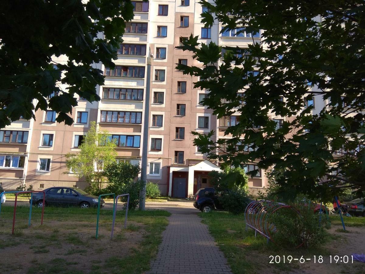 Apartamenty V Minske S Dwumä Spalnyami Luaran gambar