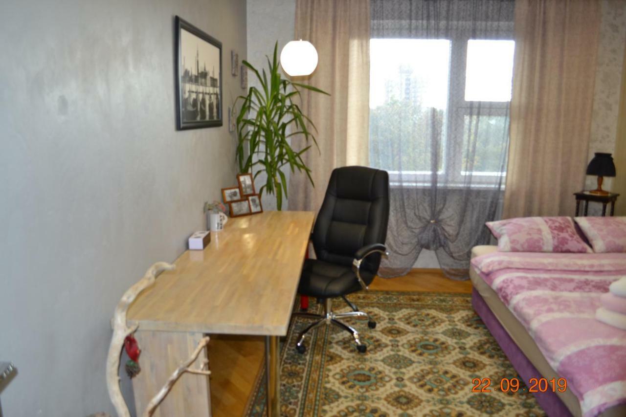 Apartamenty V Minske S Dwumä Spalnyami Luaran gambar